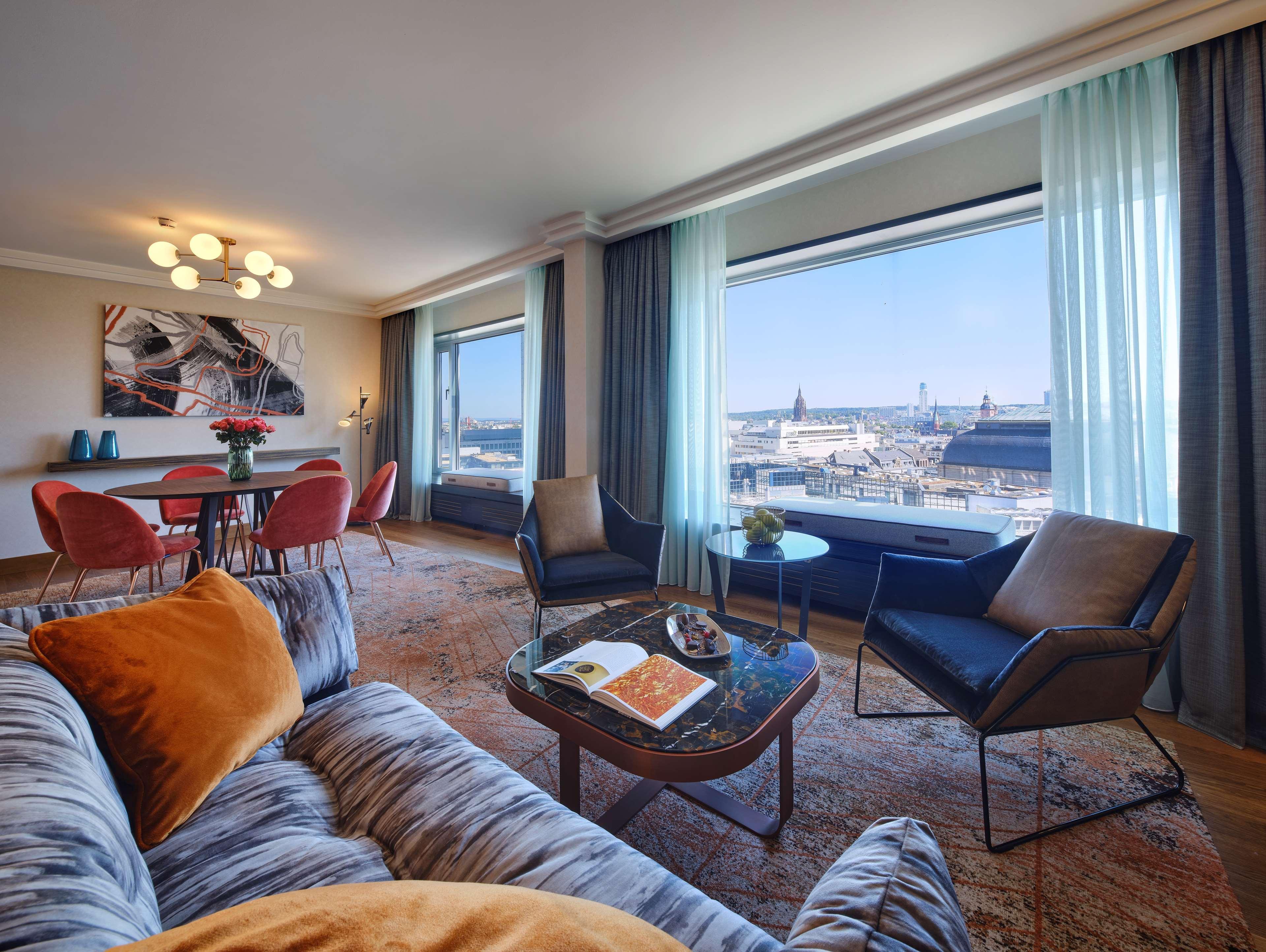 Отель Hilton Frankfurt City Centre Франкфурт-на-Майне Экстерьер фото