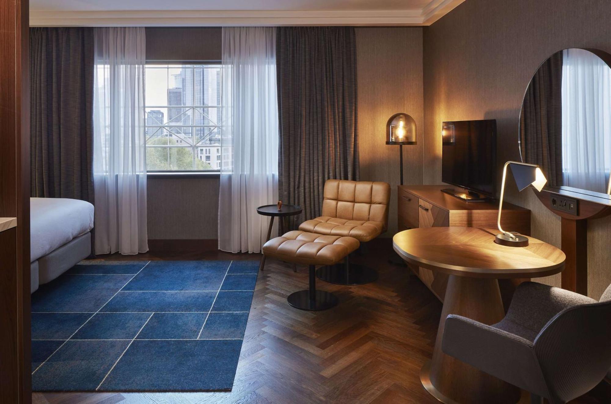 Отель Hilton Frankfurt City Centre Франкфурт-на-Майне Экстерьер фото