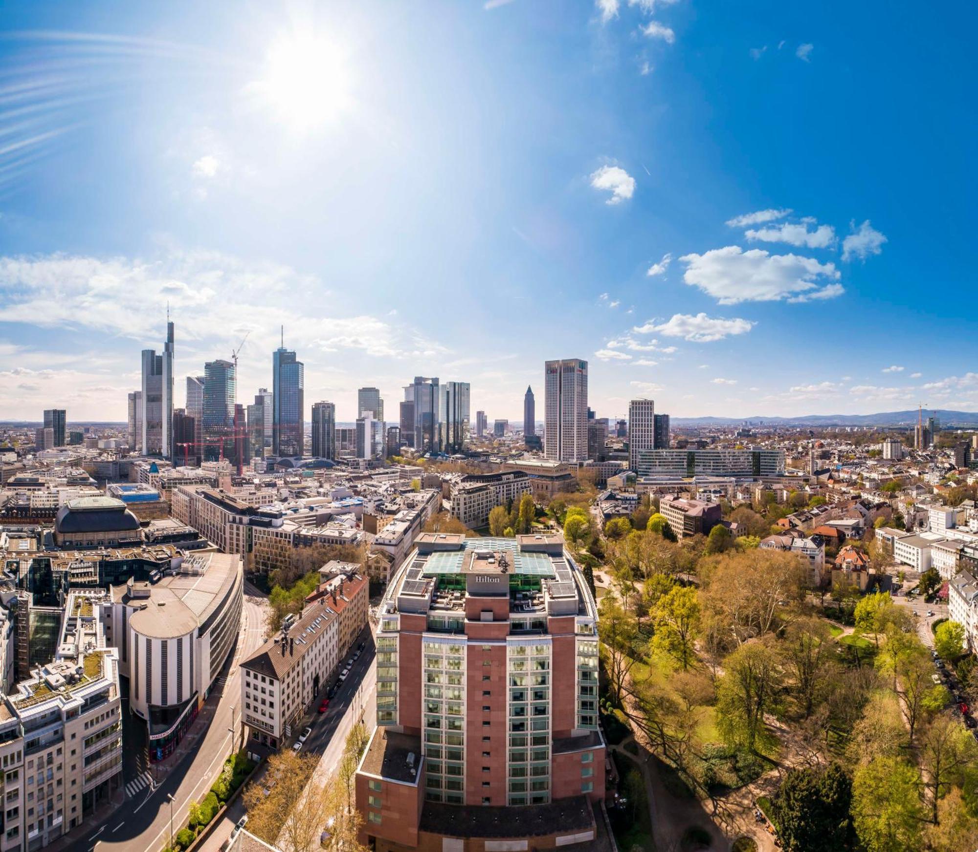 Отель Hilton Frankfurt City Centre Франкфурт-на-Майне Экстерьер фото